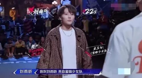 她曾打败蔡徐坤王俊凯夺冠，如今重回选秀，沦为蔡徐坤的学生