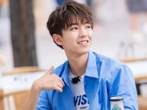 她曾打败蔡徐坤王俊凯夺冠，如今重回选秀，沦为蔡徐坤的学生