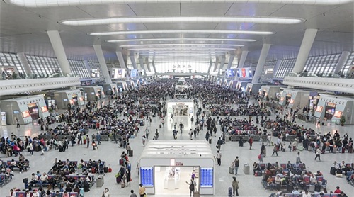 航拍杭州东站,“钱江潮”特色设计主题,华东最大高铁站之一