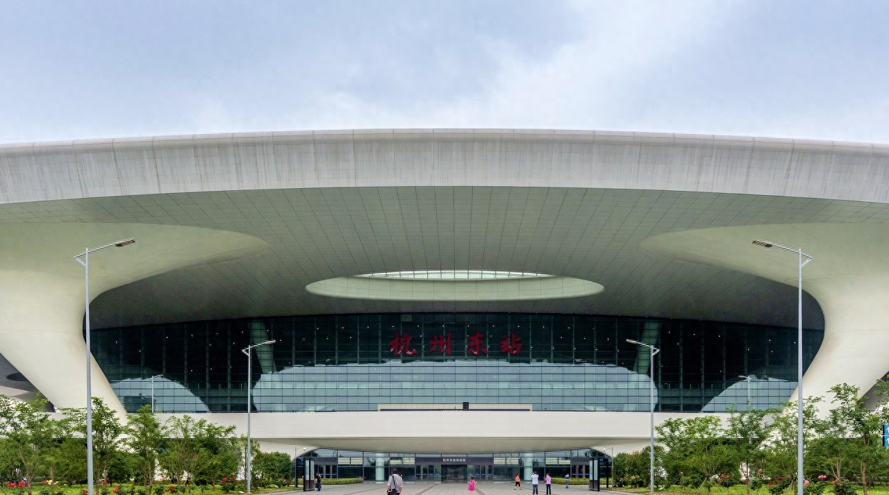航拍杭州东站,“钱江潮”特色设计主题,华东最大高铁站之一