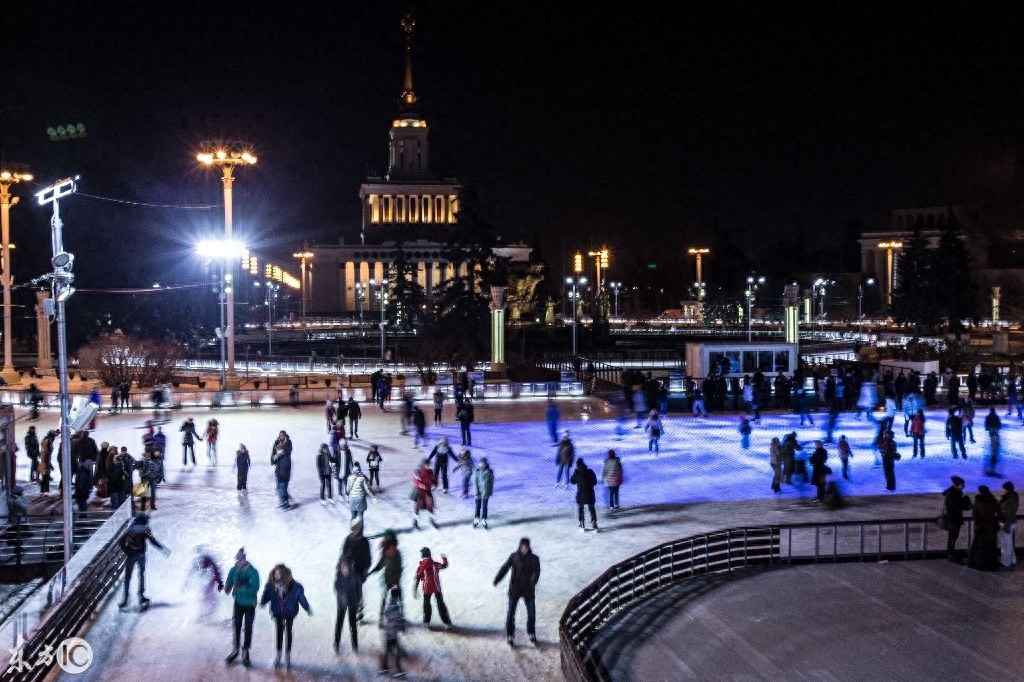 “全球最大”滑冰场,占地2万余平方米,可容纳4500人