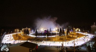 ​“全球最大”滑冰场，占地2万余平方米，可容纳4500人