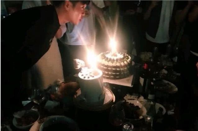 唐艺昕婚后首为老公庆生，开心拍手画风甜蜜，夫妻二人幸福到模糊