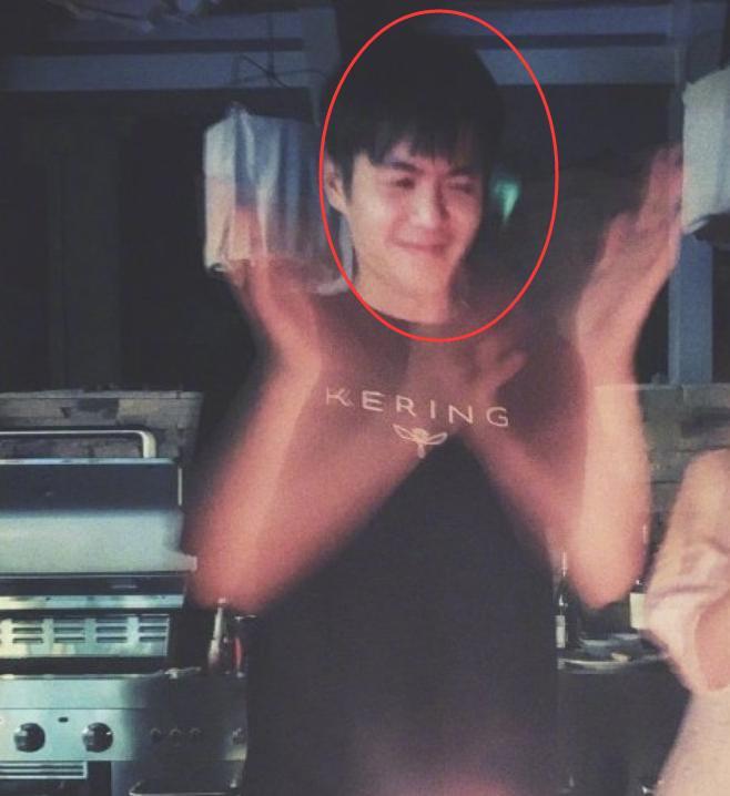 唐艺昕婚后首为老公庆生，开心拍手画风甜蜜，夫妻二人幸福到模糊