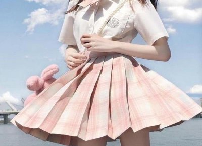 ​又一大冤种！男子半年回家一次，女友花他的钱和其他男生在一起了