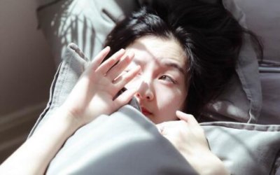 ​老婆老是和别人暧昧聊天怎么办？