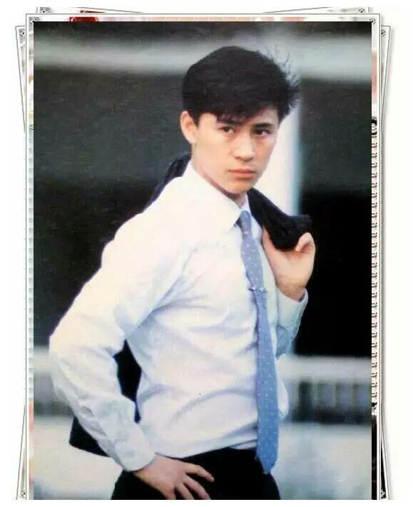 49岁解晓东全家生活照 网友称：儿子没有他爹当年帅