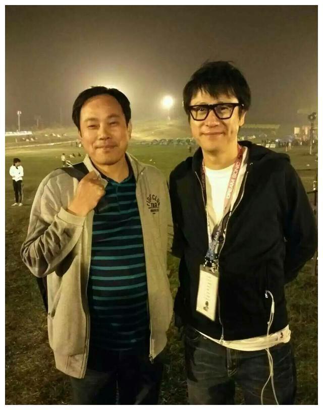 49岁解晓东全家生活照 网友称：儿子没有他爹当年帅