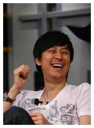 49岁解晓东全家生活照 网友称：儿子没有他爹当年帅