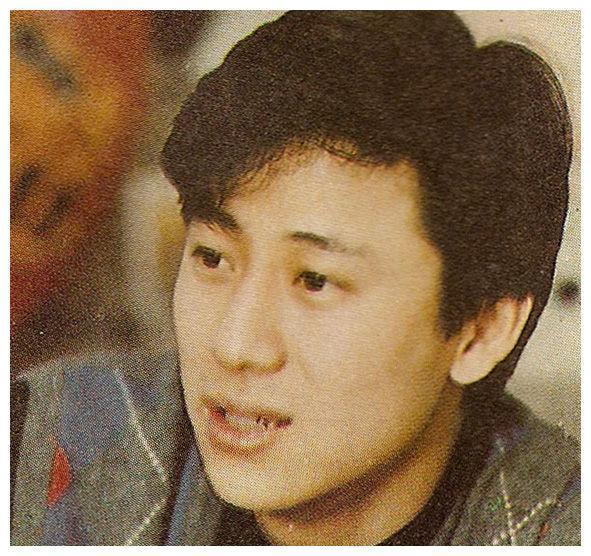 49岁解晓东全家生活照 网友称：儿子没有他爹当年帅