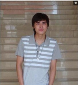 ​李易峰未出道前旧照终于曝光，网友：是不是纯天然的一看便知