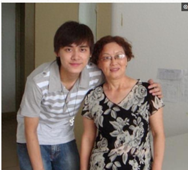 李易峰未出道前旧照终于曝光，网友：是不是纯天然的一看便知