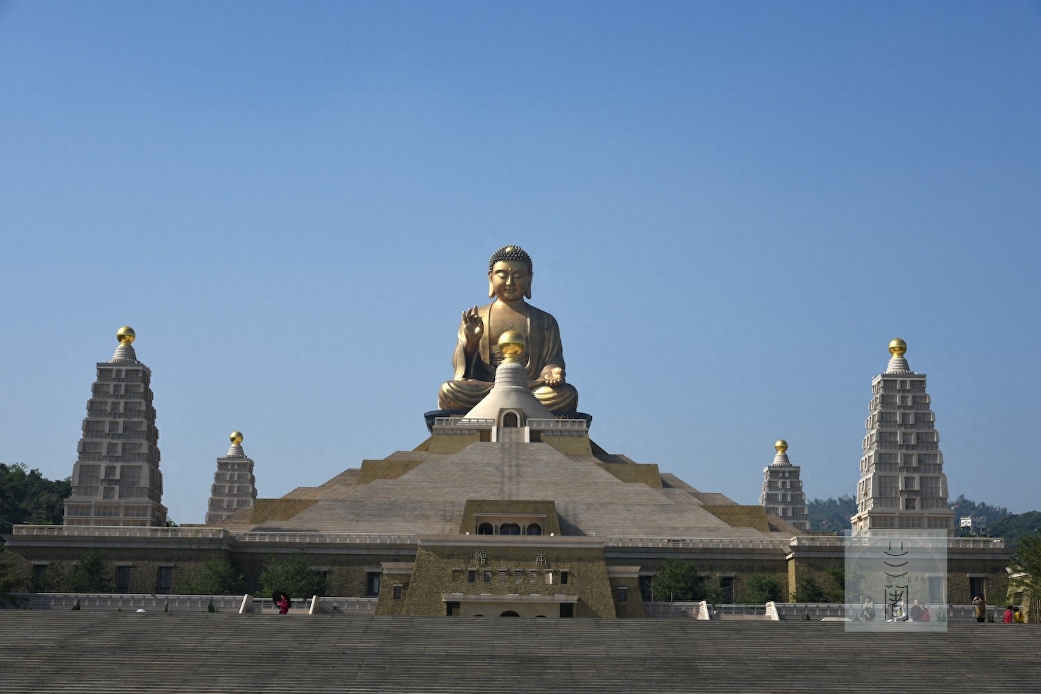 台湾佛光山:在荒山上创建人间佛国,还拥有世界上最高的铜铸坐佛
