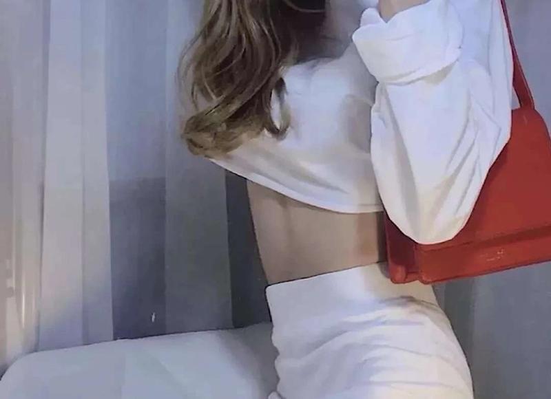 初次加男生微信如何聊天不冷场(撩陌生妹套路100句开场白)