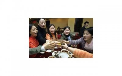 ​因为我奶奶摔倒了，我姑姑知道后把我妈打了一顿