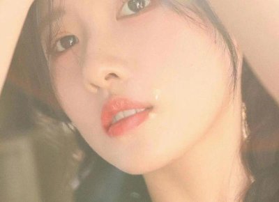 ​周一围女助理（周一围和女助理同饮一根习吸管）