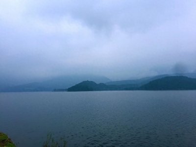 ​醉人的雅女湖，犹如烟雨江南，令人向往