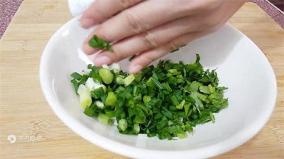 ​红薯粉这样做，一煎就是一大片，明眼人都看出我偷偷加了料