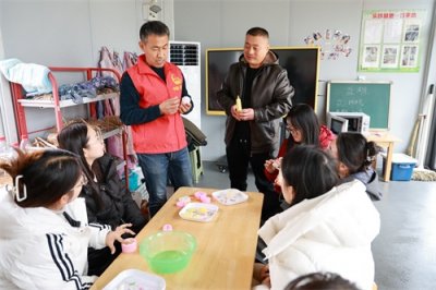 ​沾化区滨海镇开展盐雕课堂活动