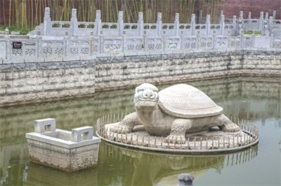 ​淮阳县太昊陵：中国十八大名陵之一，被誉为“天下第一陵”