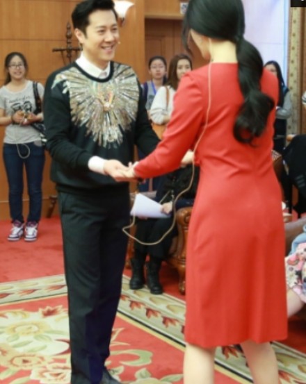 休息区的范冰冰，这脚丫我给出彩