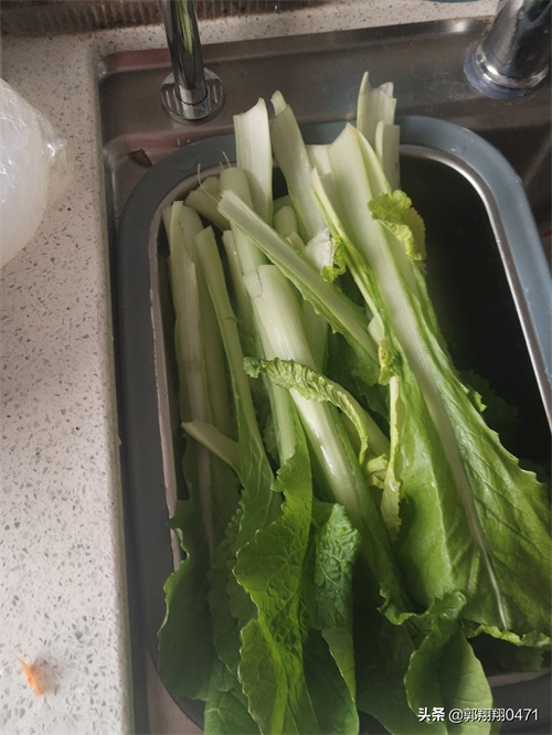 【凉拌小白菜，美味又可口】