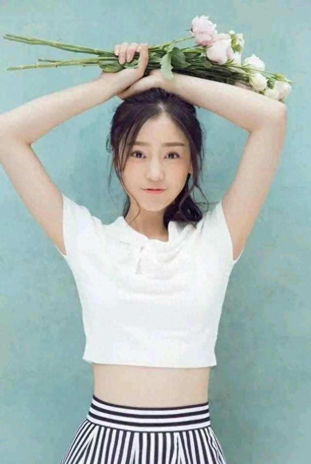 何花《灵魂摆渡黄泉》饰演“孟婆三七”戏外穿搭也是美美的