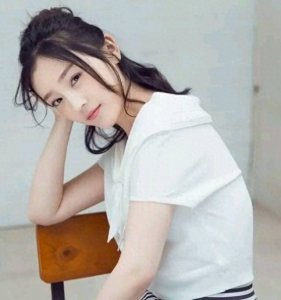 ​何花《灵魂摆渡黄泉》饰演“孟婆三七”戏外穿搭也是美美的