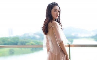 ​有种坐姿叫李沁的“空姐坐”，全员平板坐，唯独她一般人模仿不了