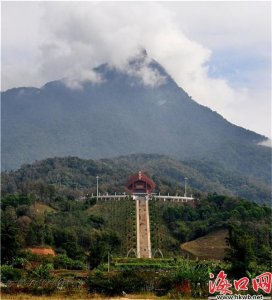 ​海南五指山：巍峨壮观 千姿百态「组图」