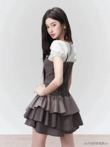 ​一件吊带裙引发的时尚革命：揭秘Barbie Girl风潮的背后故事！