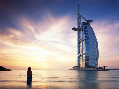 ​揭秘真实的迪拜——乞讨月入47万，一旦工作你却只能吃土！