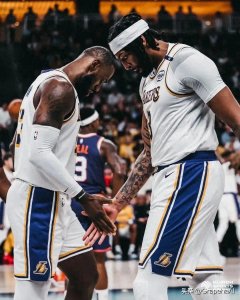 ​戴维斯：我有些希望看詹姆斯拿到50000分，但那很难