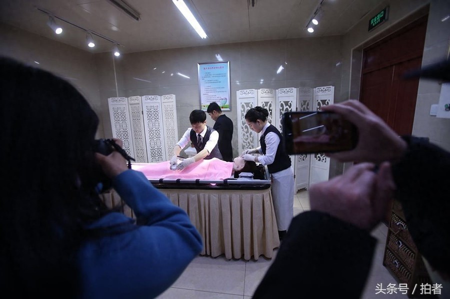 遗体化妆、整容、火化，揭秘八宝山殡仪馆