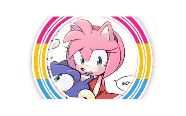 女子上班追剧嗑瓜子，被老板撞破后很淡定，知情人：老板是她同事