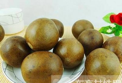 ​罗汉果泡水要去皮吗，罗汉果要拍破吗？