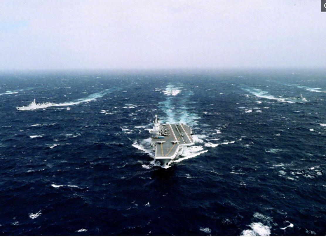 震撼！中国辽宁号航母编队高清大图