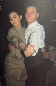 ​经典照片，致敬哥哥“张国荣”与梅艳芳那段不平凡的友谊！