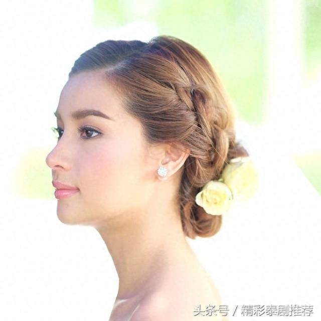 今日泰星：泰国人气女明星Vill——她因拍摄玻钻之争一炮而红，却因为拍戏读了8年才获得本科学位