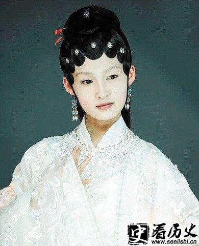 新《红楼梦》薛宝钗剧照