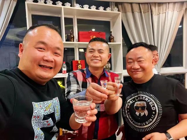 巴蜀一品麻辣香锅烤鱼品牌创始人（成都著名企业家楠岸缘餐饮集团董事长波哥生日宴泡菜哥欢喜哥加盟）(6)