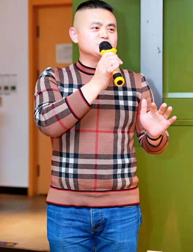 巴蜀一品麻辣香锅烤鱼品牌创始人（成都著名企业家楠岸缘餐饮集团董事长波哥生日宴泡菜哥欢喜哥加盟）(3)