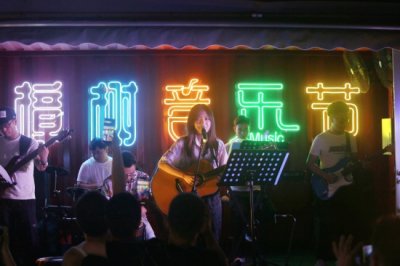 ​抖音百万粉丝女神韩小九亲临玛雅嘉途酒店H1205°酒馆樟树音乐节