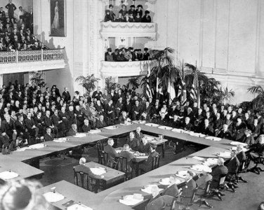 ​和平鸽是世界和平的象征，它的来历得从一个小孩子被纳粹杀害说起