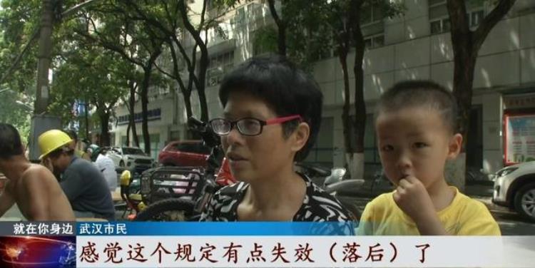 一个大人只能带一个儿童免票乘地铁,深圳60岁老人免费乘地铁吗