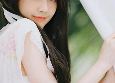 ​妻子查出癌症，丈夫却一直玩手机，妻子抢过手机一看瞬间泪流满面