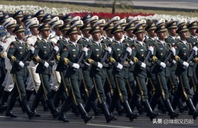 ​1981年埃及阅兵式：给全世界上了一课，此后阅兵再不用实弹