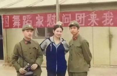 ​1985年杨丽萍慰问演出，旧照曝光，27岁她美得朴实无华！