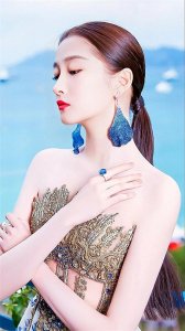 ​关晓彤美图欣赏，你会保存几张