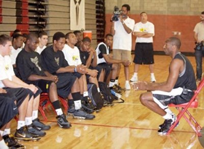 ​回顾科比曾穿过的球鞋，也许真爱粉才能都认识这些鞋款！